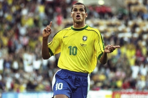 始终坚持自 始终坚持自